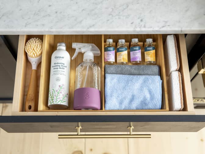 Various natural cleaning products from Grove Collaborative that can clean glass stove tops